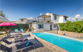 Beautiful Home In Gajana With Jacuzzi